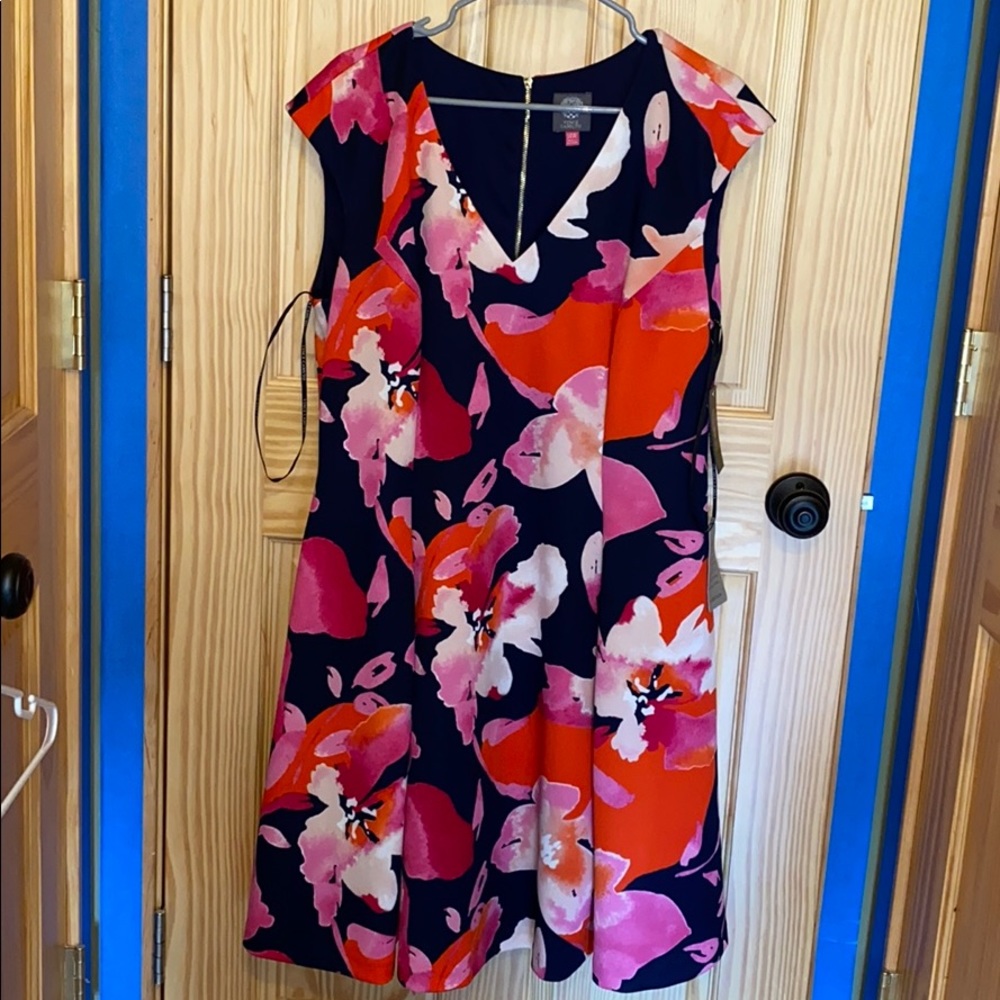 Vince Camuto floral dress with pocketed NWT
